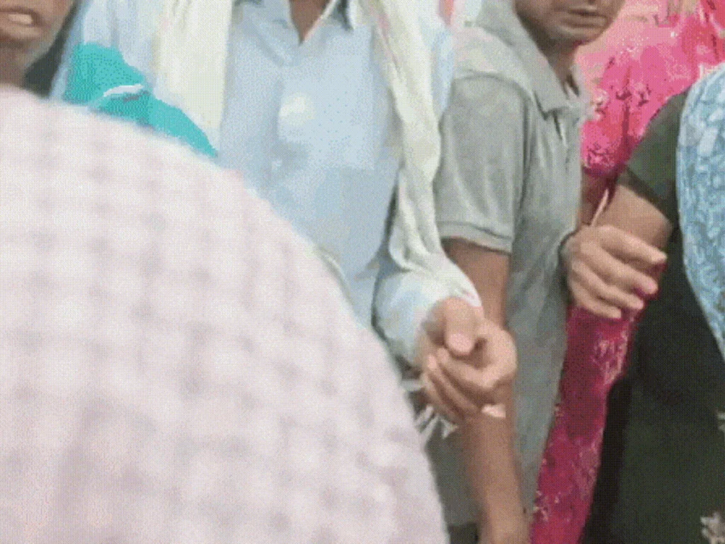 हरिद्वार कुंभ कार्यों के लिए पहुंची सरकारी टीम को जूतों से पीटा, अफवाह से भड़की हिंसा; वीडियो वायरल