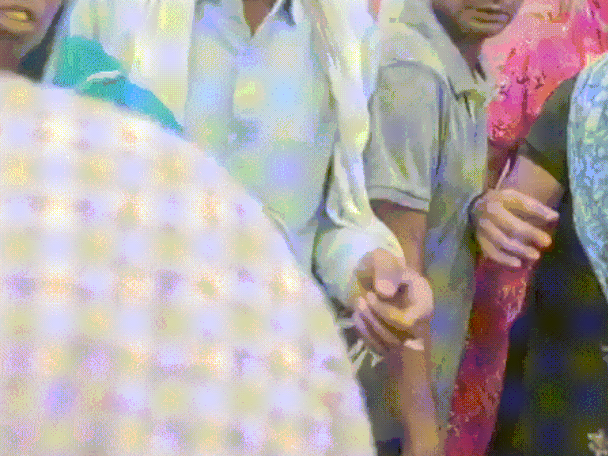 हरिद्वार कुंभ कार्यों के लिए पहुंची सरकारी टीम को जूतों से पीटा, अफवाह से भड़की हिंसा; वीडियो वायरल
