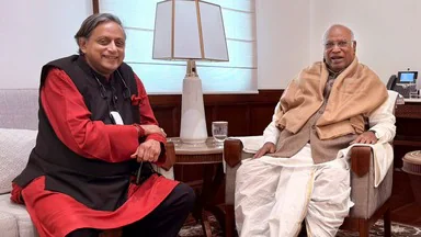 मल्लिकार्जुन खरगे शुद्धिकरण विवाद पर शशि थरूर का तीखा हमला, कहा- यह भेदभावपूर्ण मानसिकता