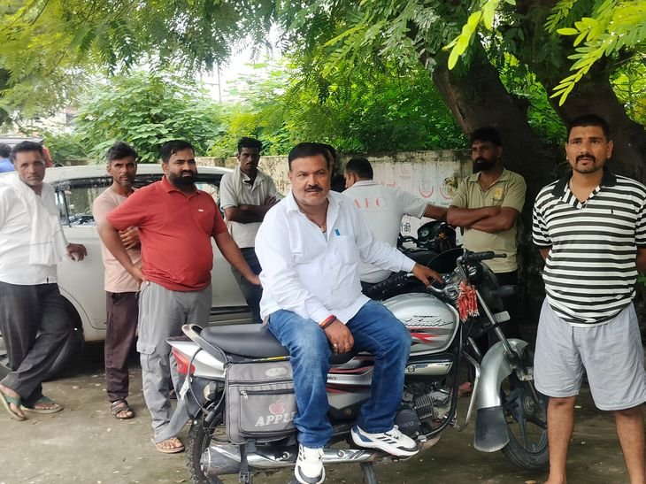 रुड़की में ई-रिक्शा और बाइक की टक्कर, एक युवक की मौत