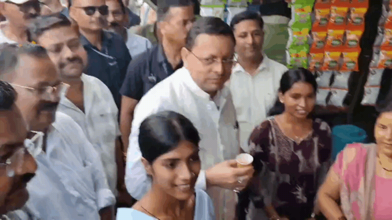 चाय के कप में जाति तलाशने पर सीएम धामी ने राहुल गांधी को घेरा