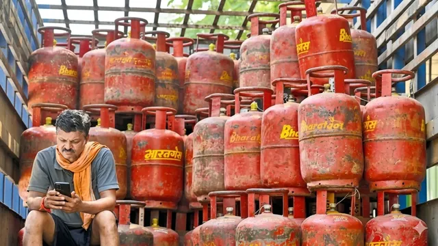एलपीजी सब्सिडी के लिए आधार सत्यापन अनिवार्य, एक अक्टूबर से लागू होगा नियम