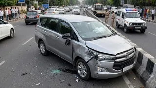हैदराबाद के पास दर्दनाक सड़क हादसा: गणेश विसर्जन से लौट रहे चार लोगों की मौत और चालक घायल