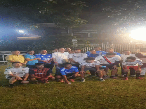 हल्द्वानी के मिनी स्टेडियम में फुटबॉल खेलते नजर आए नितिन नवीन और सीएम धामी