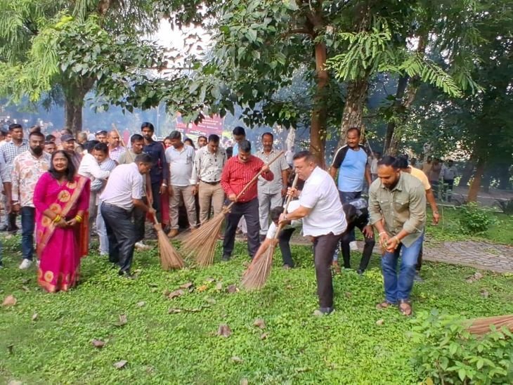 काशीपुर में प्रधानमंत्री के जन्मदिवस पर स्वच्छता अभियान और दीपोत्सव का आयोजन