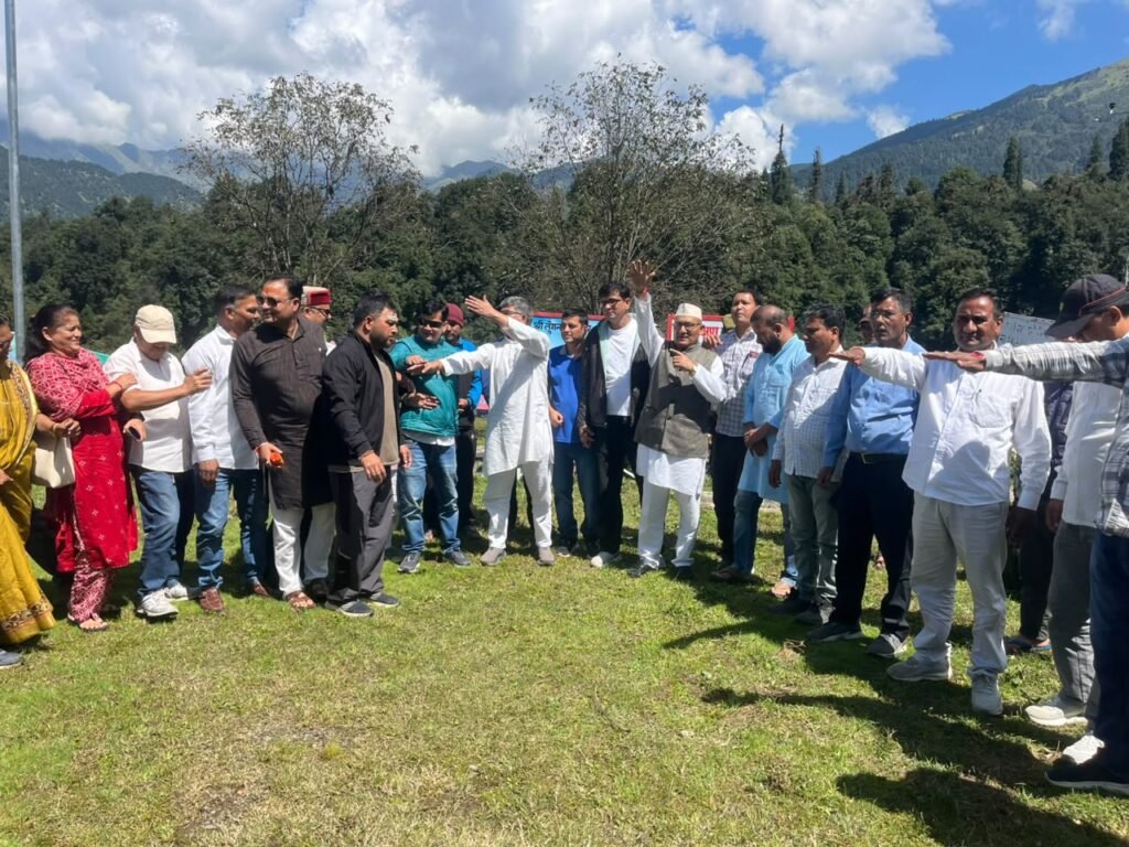 केदारघाटी में सरकारी संपत्तियों के निजीकरण पर सियासत तेज, कांग्रेस का विरोध प्रदर्शन