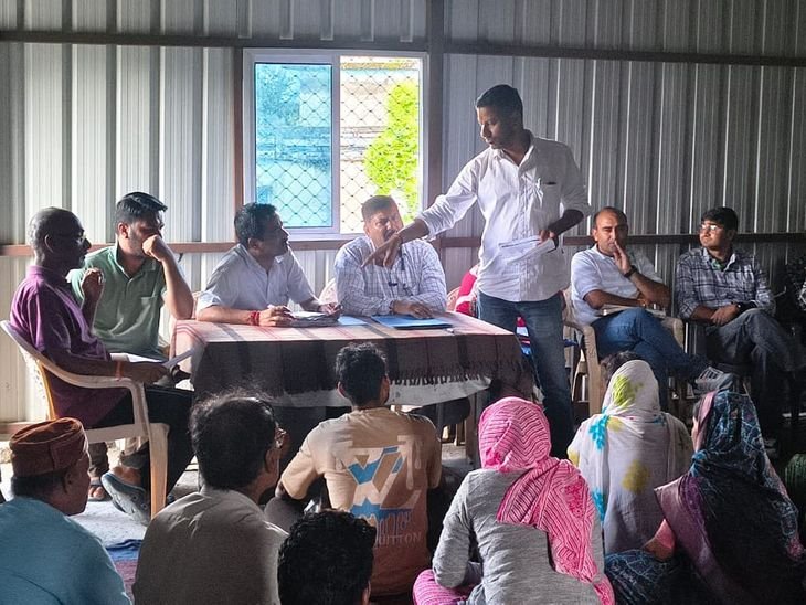 ऊखीमठ के देवलीभणी में जनता दरबार का आयोजन, सड़क निर्माण न होने पर ग्रामीणों की चुनाव बहिष्कार की चेतावनी