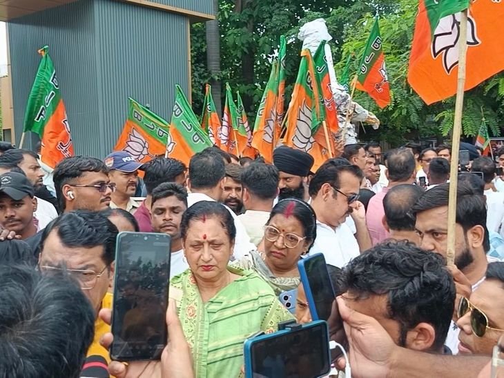 रुद्रपुर में राजनीतिक सरगर्मी तेज, कांग्रेस और भाजपा आमने-सामने